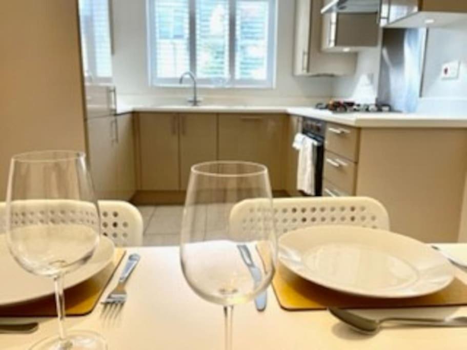 Modern Town House In Cotswolds - 3 Double Bedrooms Witney Dış mekan fotoğraf