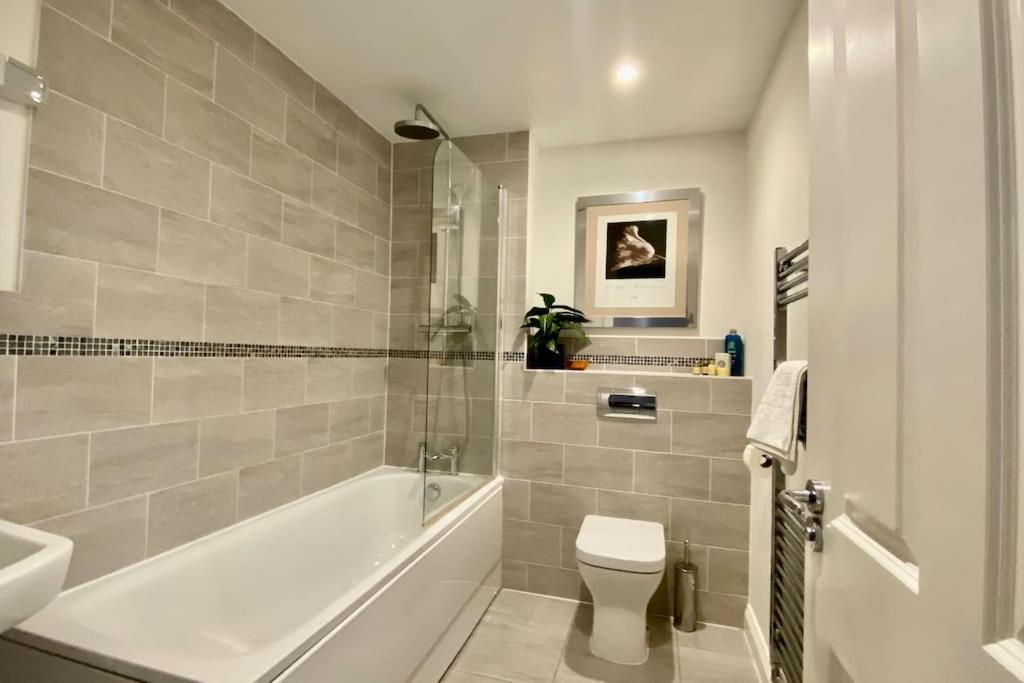 Modern Town House In Cotswolds - 3 Double Bedrooms Witney Dış mekan fotoğraf