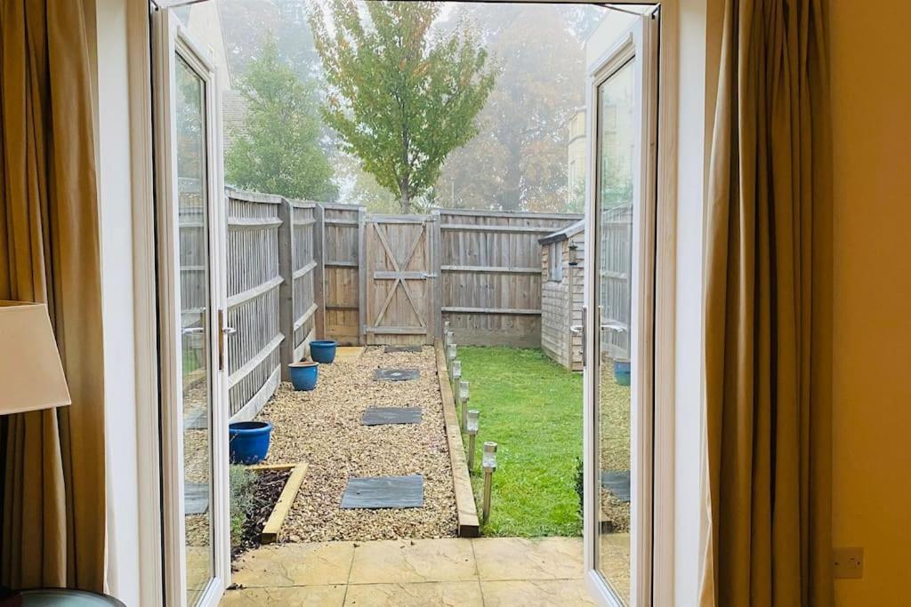 Modern Town House In Cotswolds - 3 Double Bedrooms Witney Dış mekan fotoğraf