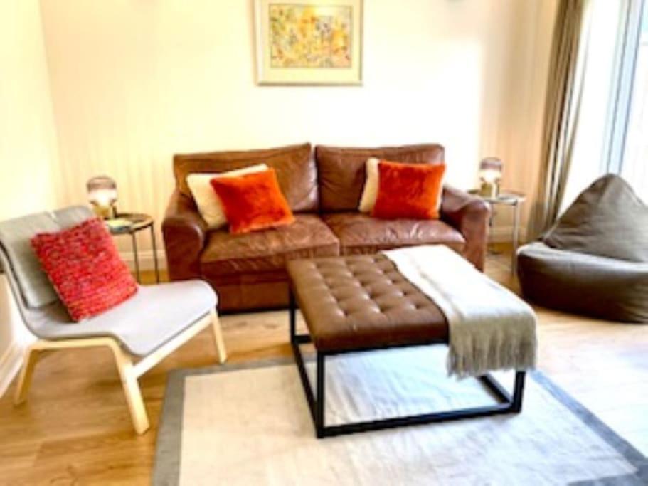 Modern Town House In Cotswolds - 3 Double Bedrooms Witney Dış mekan fotoğraf
