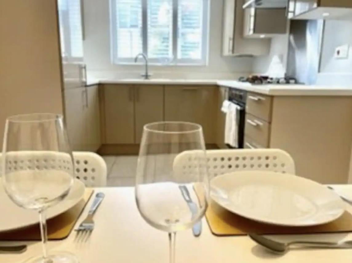 Modern Town House In Cotswolds - 3 Double Bedrooms Witney Dış mekan fotoğraf